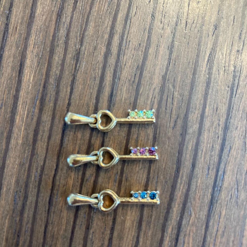 EUC 3 vintage key charms